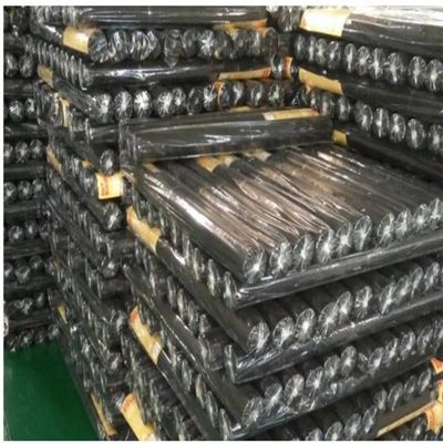 잡초가 자라는 조경을 막기 위해 불투명한 식물 종묘장 잡초 매트